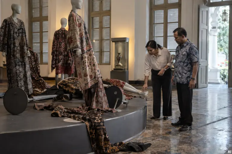 Staff inspect the stopped rotating runway at Jakarta’s Museum of Applied Arts after the exhibition opening was halted on Thursday.